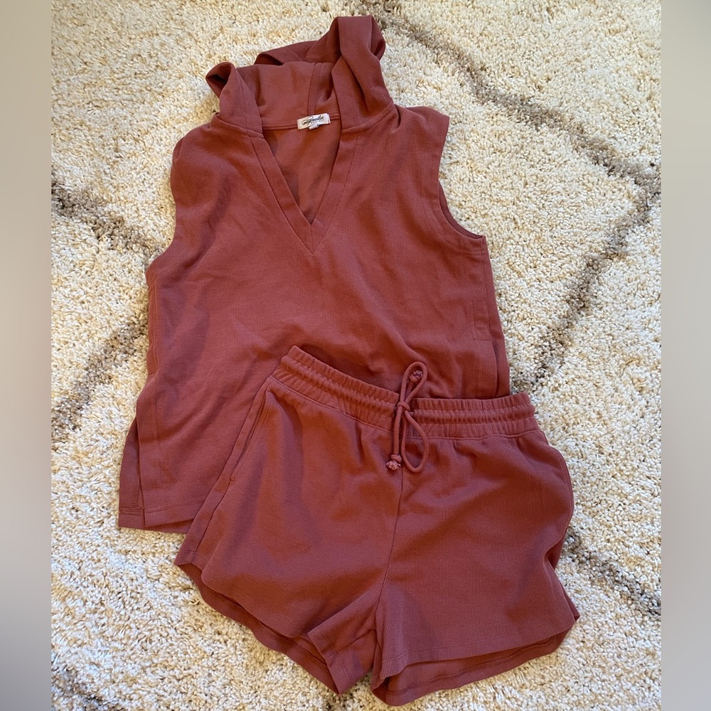 WOMEN’S MATCHING SET